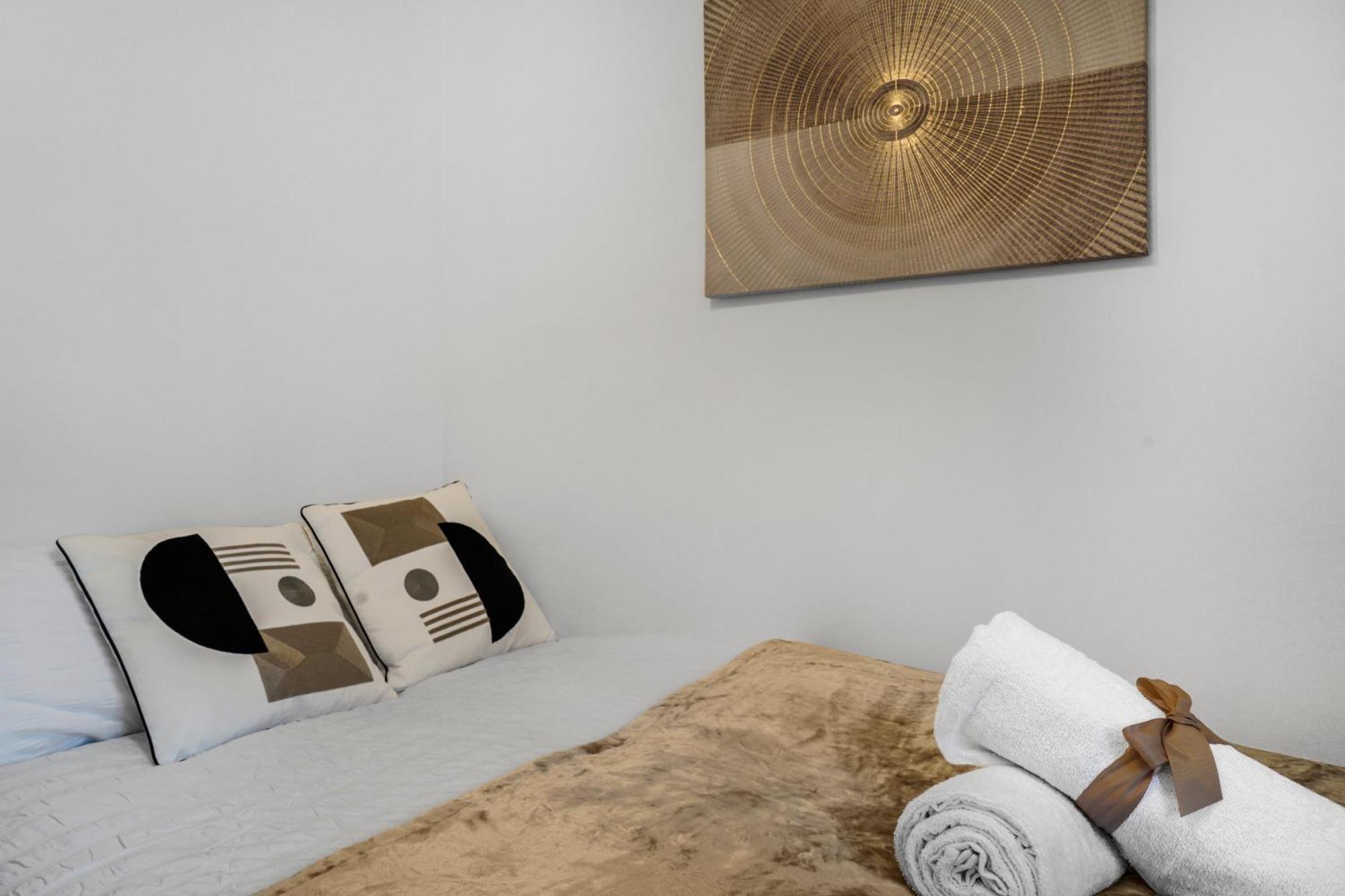 Station & Shops 3Min Walk I Heathrow 15 Mins I X2 Ensuites I Parking X2 Langley Marish Dış mekan fotoğraf