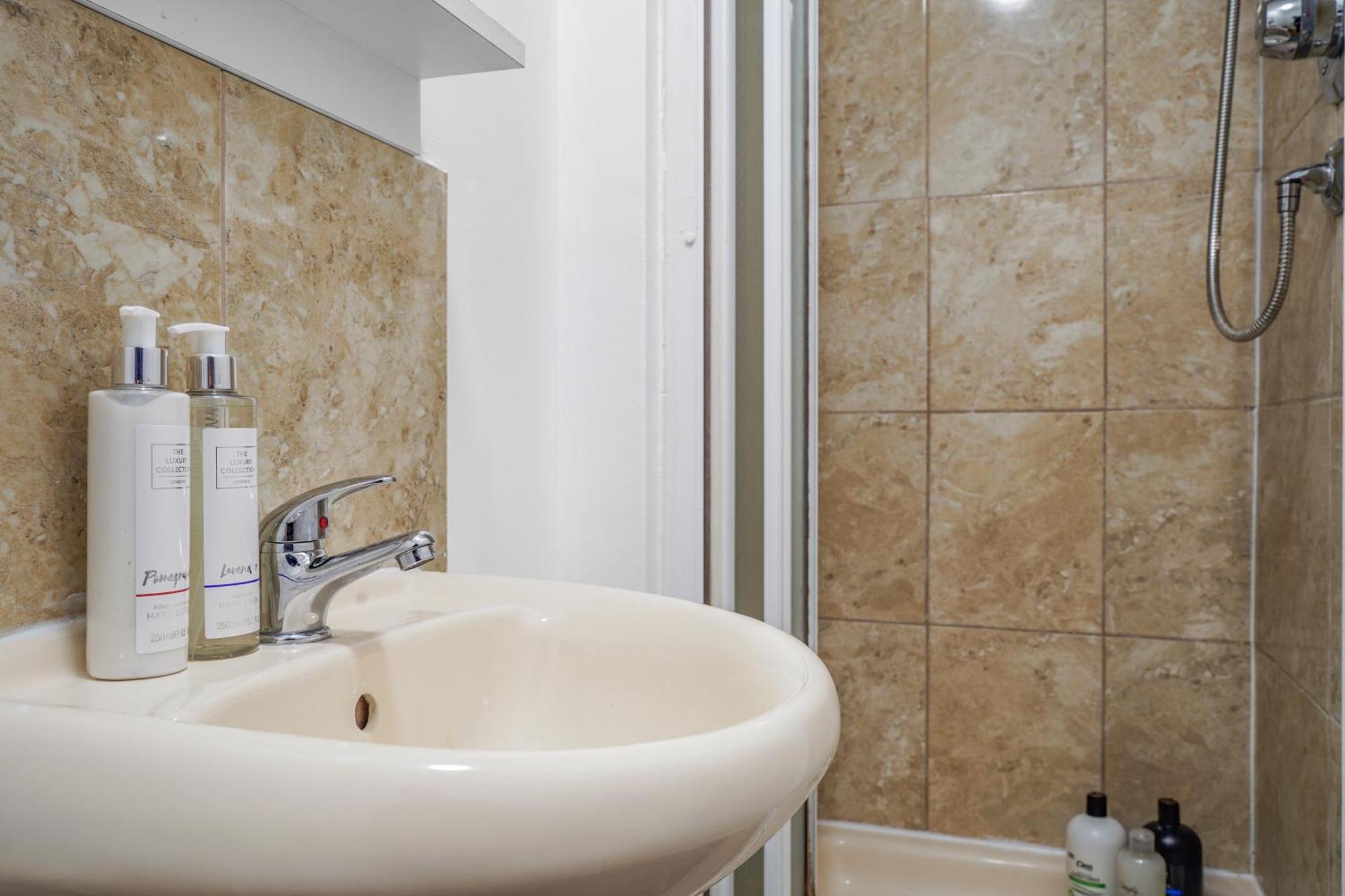 Station & Shops 3Min Walk I Heathrow 15 Mins I X2 Ensuites I Parking X2 Langley Marish Dış mekan fotoğraf